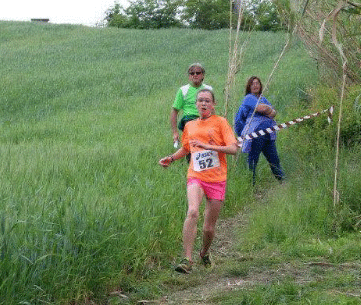 Studenti sul podio nella corsa campestre