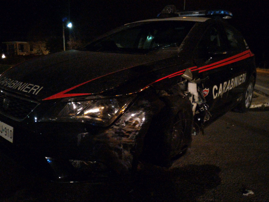 Speronano auto carabinieri dopo furto a Busca, arrestati nomadi di Carmagnola