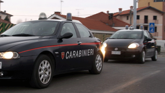 Furto bevande in un bar, denunciati