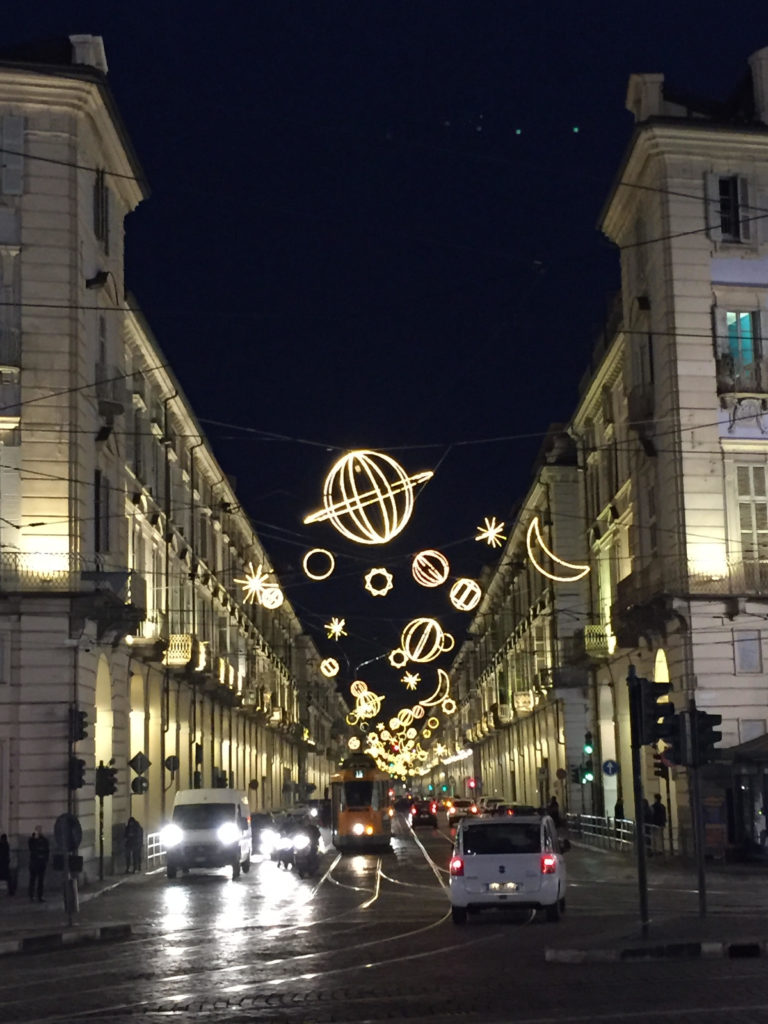 Torino, giornata delle Forze Armate tra luci e colori