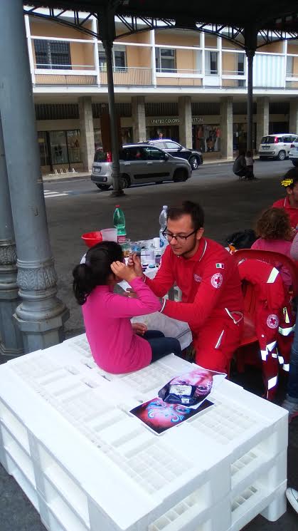 Truccabimbi con la Croce Rossa