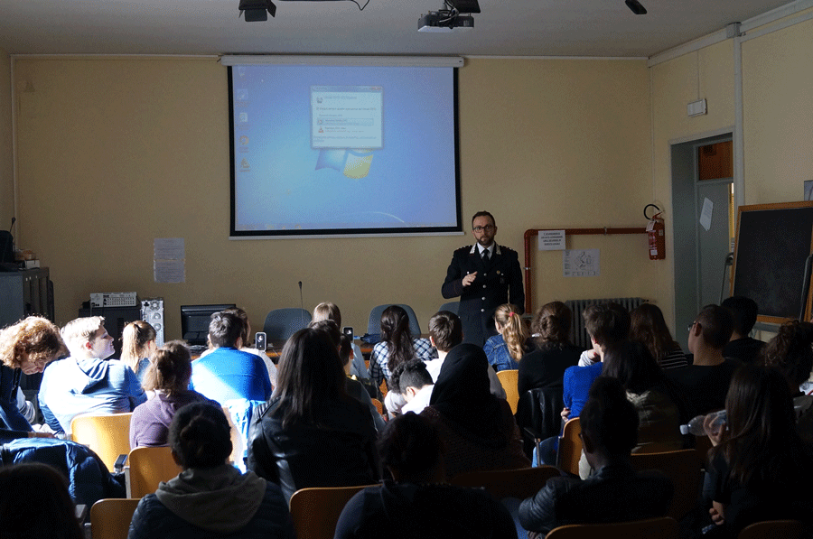 Carabinieri incontrano studenti di Saluzzo