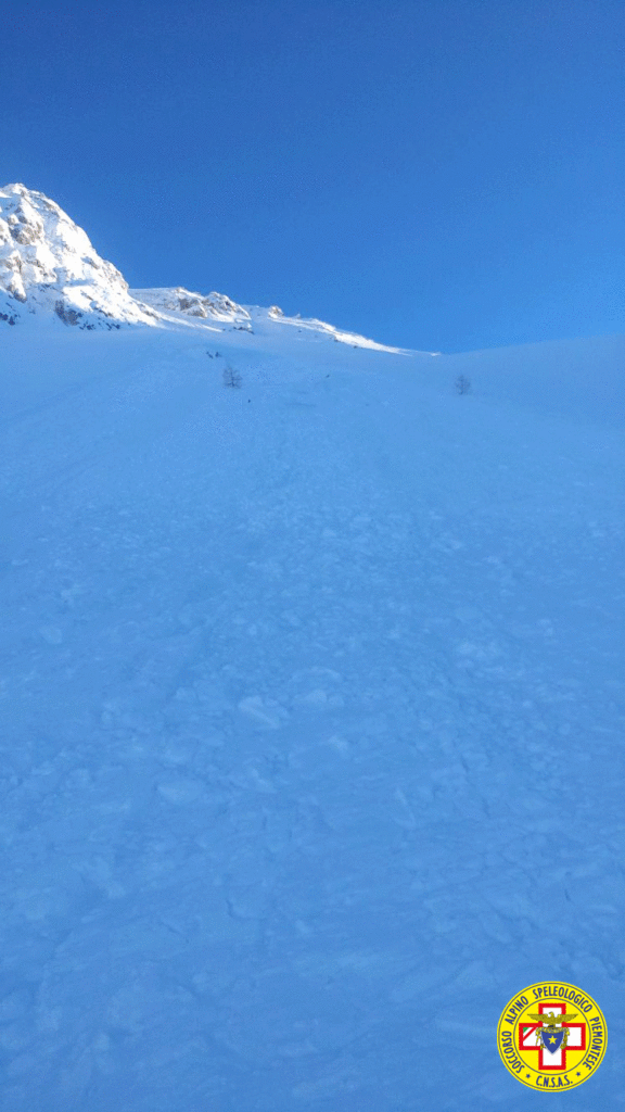 Scialpinista trovato vivo dopo 4 ore sotto una valanga