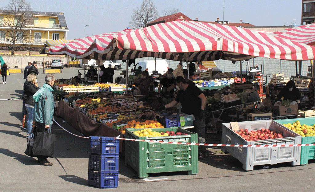 Mercato ancora in piazza Italia a Carmagnola