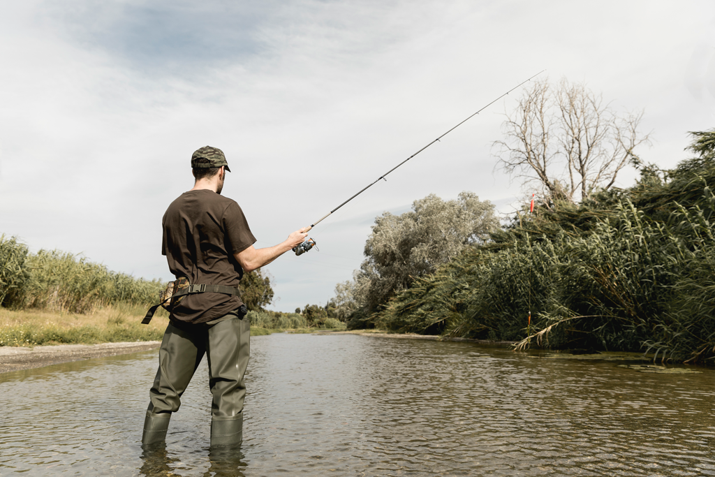 Via libera alla pesca dilettantistica sportiva e all’addestramento dei cani