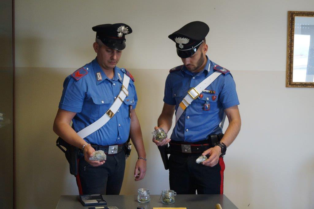 Savigliano, arrestati due 25enni, avevano 50 grammi di marijuana