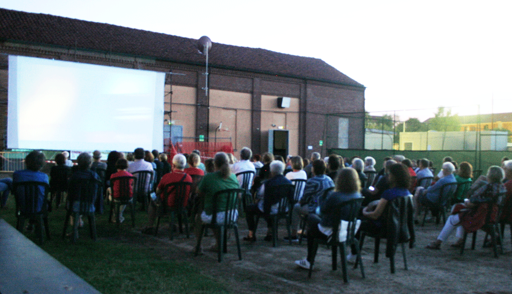Villastellone, successo per il cinema all’aperto, ulteriori proiezioni a luglio