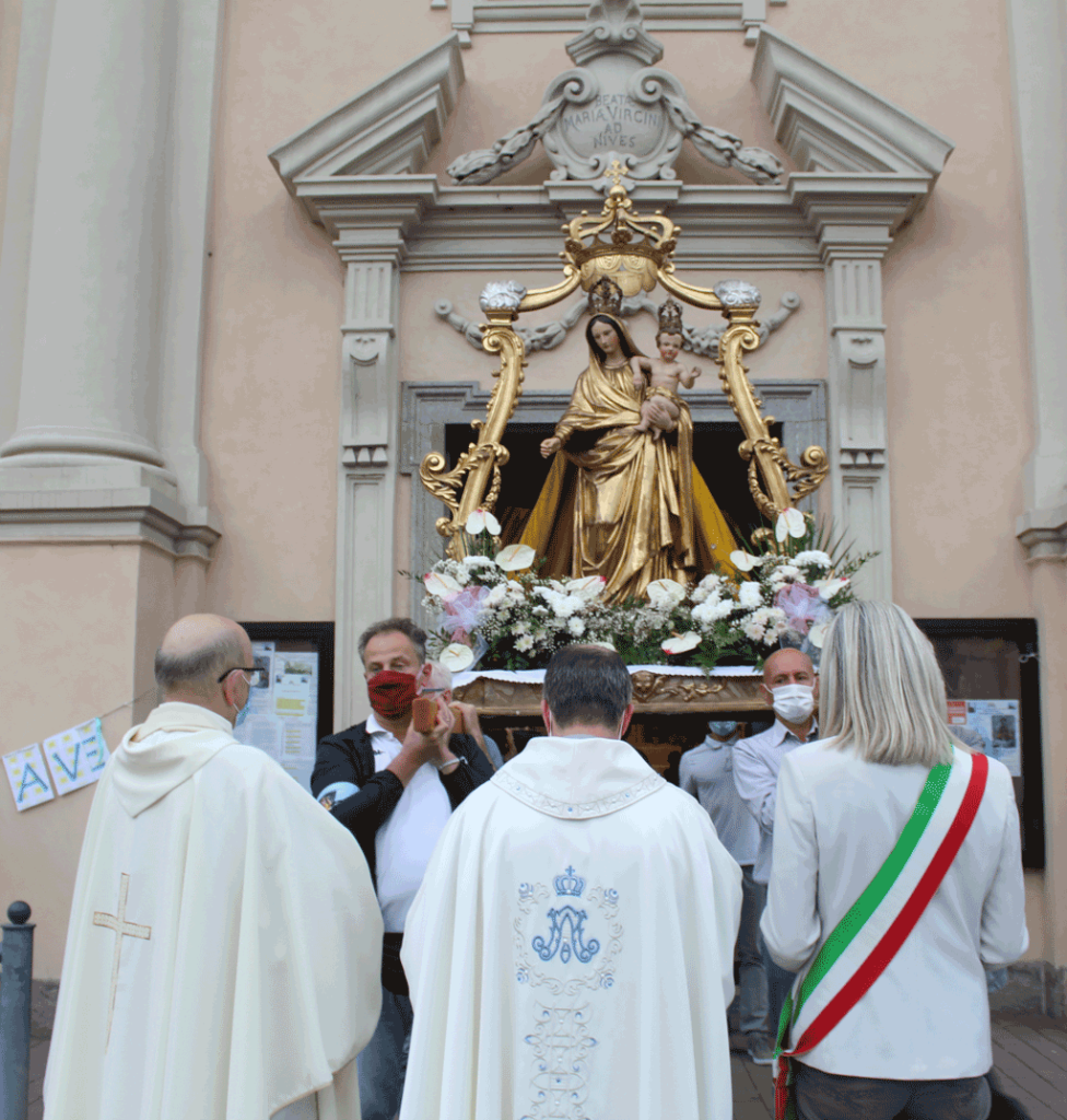 La-statua-della-Madonna-della-Mercede