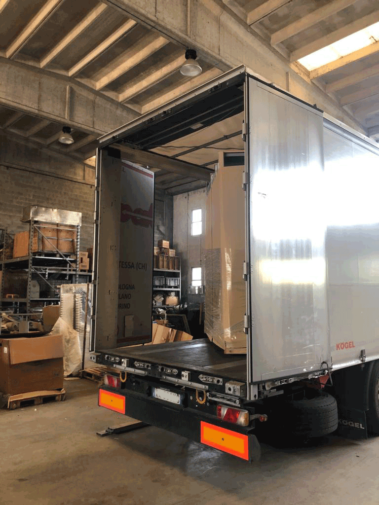 camion-carico-banchi-monoposto