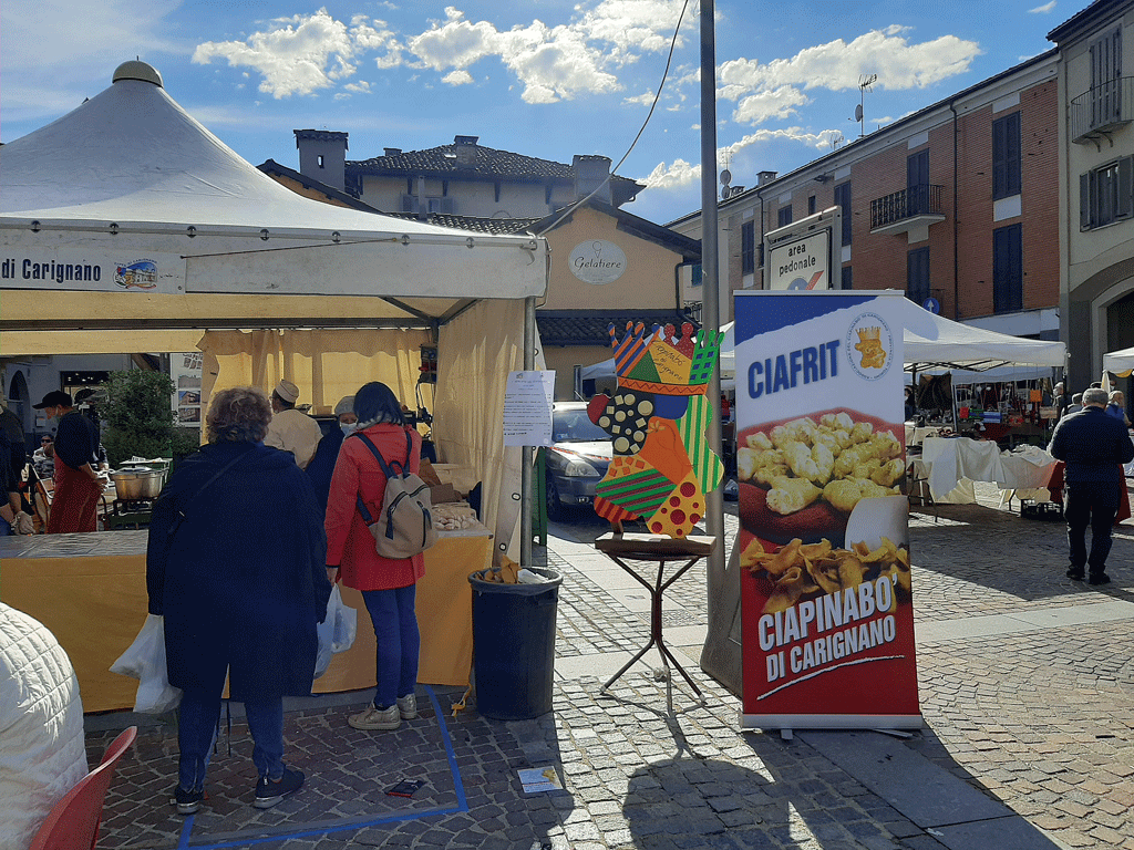 Tutti con la mascherina, non si riununcia al Mercato del Ciapinabò di Carignano