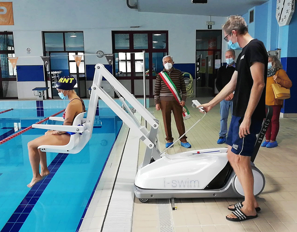 La piscina di Carmagnola ha un sollevatore per diversamente abili
