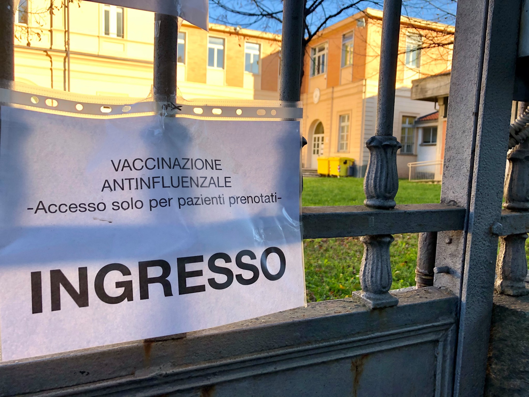 La scuola Mario Pivano di Saluzzo utilizzata come centro vaccini