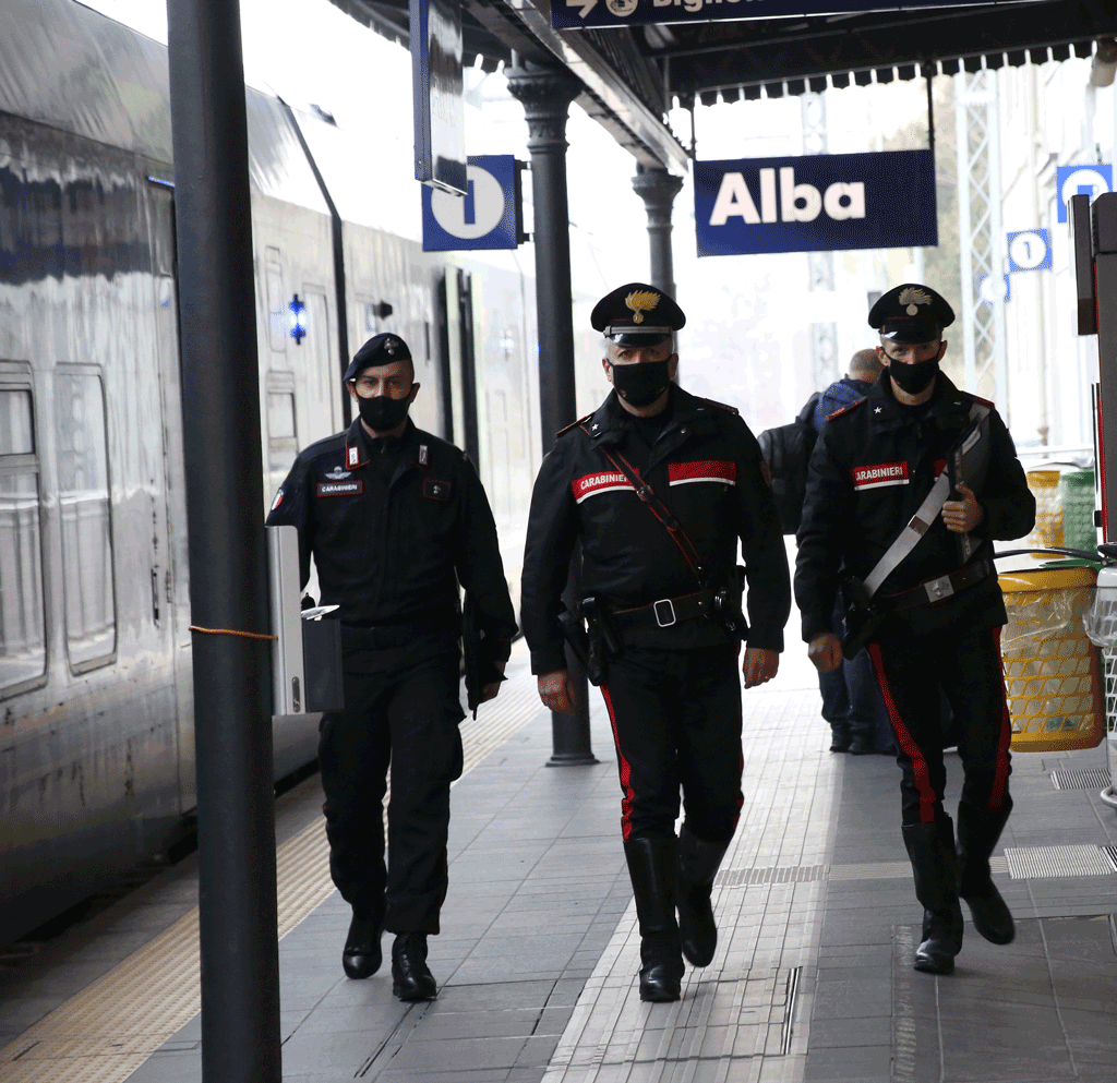 Carabiniri stazione alba daspo urbano