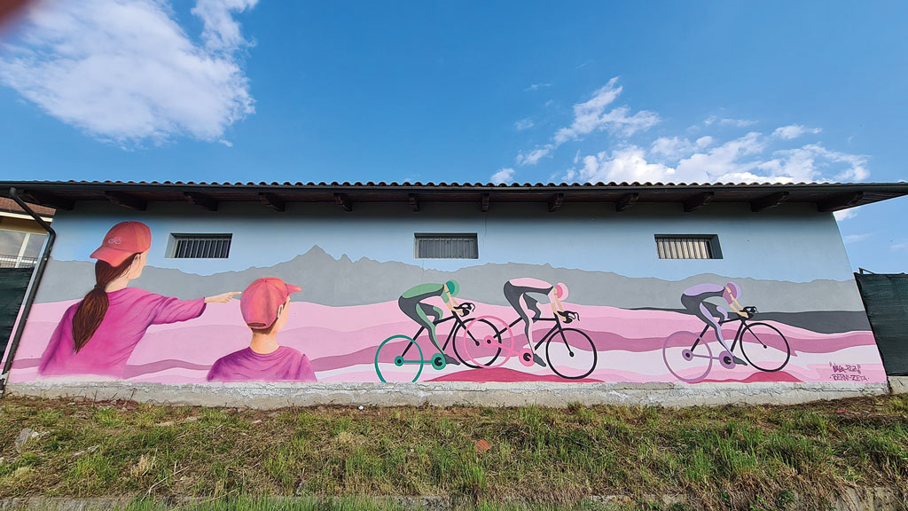 Un omaggio al Giro d’Italia con il murales dei writers PLZ e Zeta