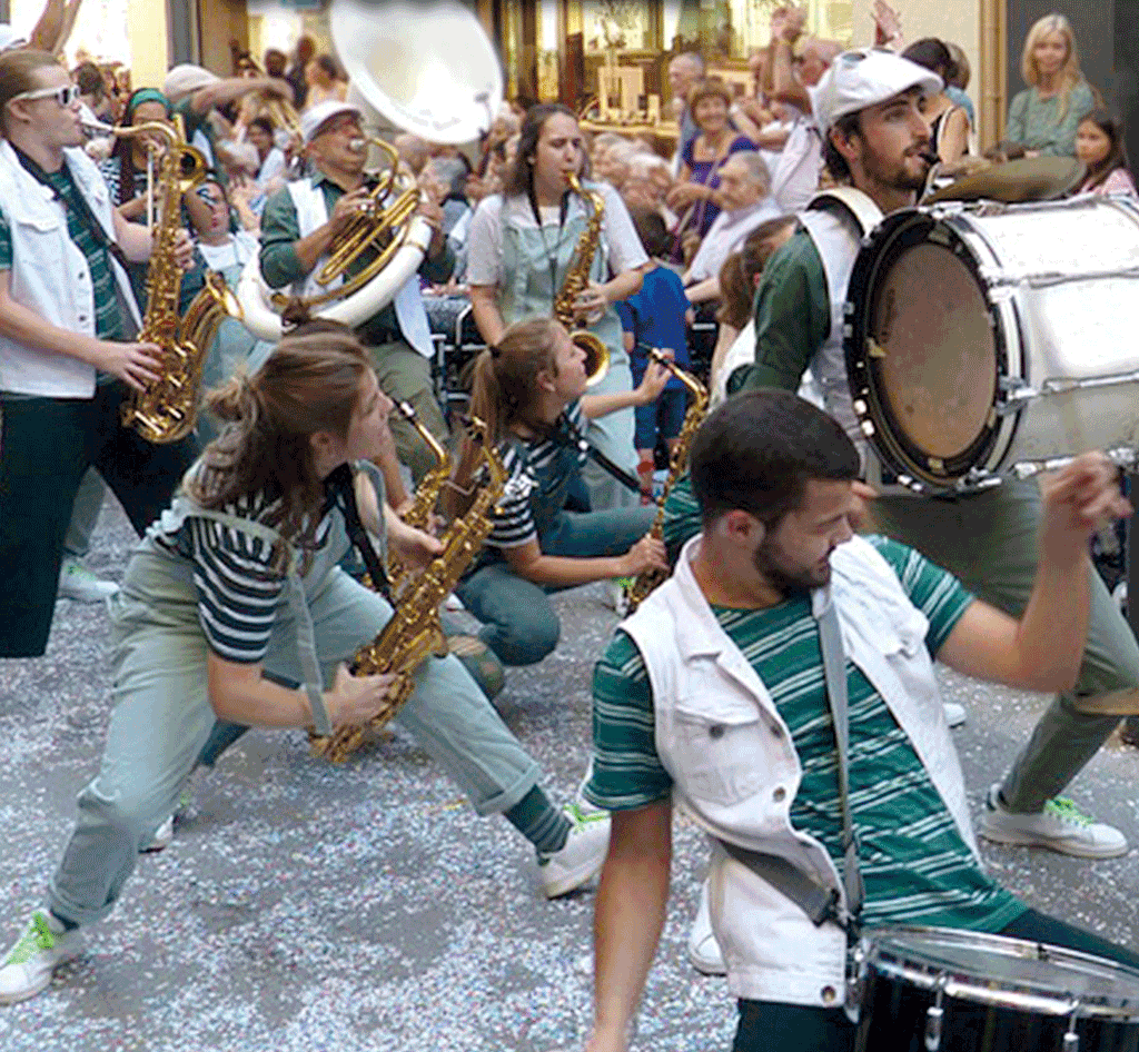 Musicanti di strada a Carmagnola per i Givoedì Sotto le Stelle