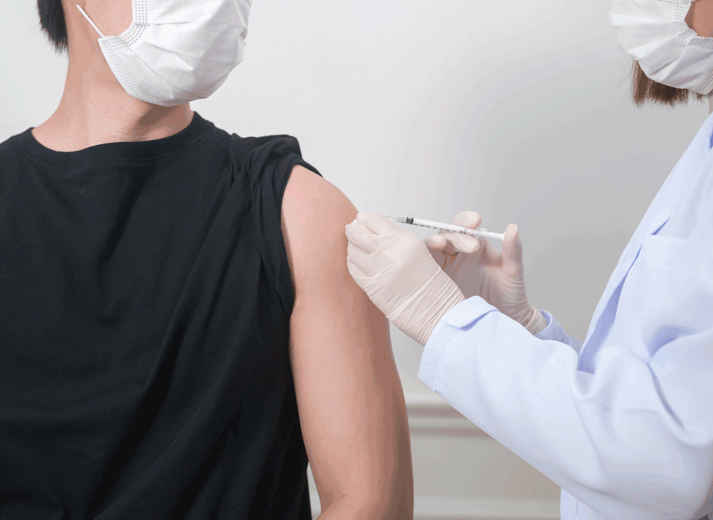 Vaccino senza prenotazione per i ragazzi di 12-15 anni all’Asl Cn1