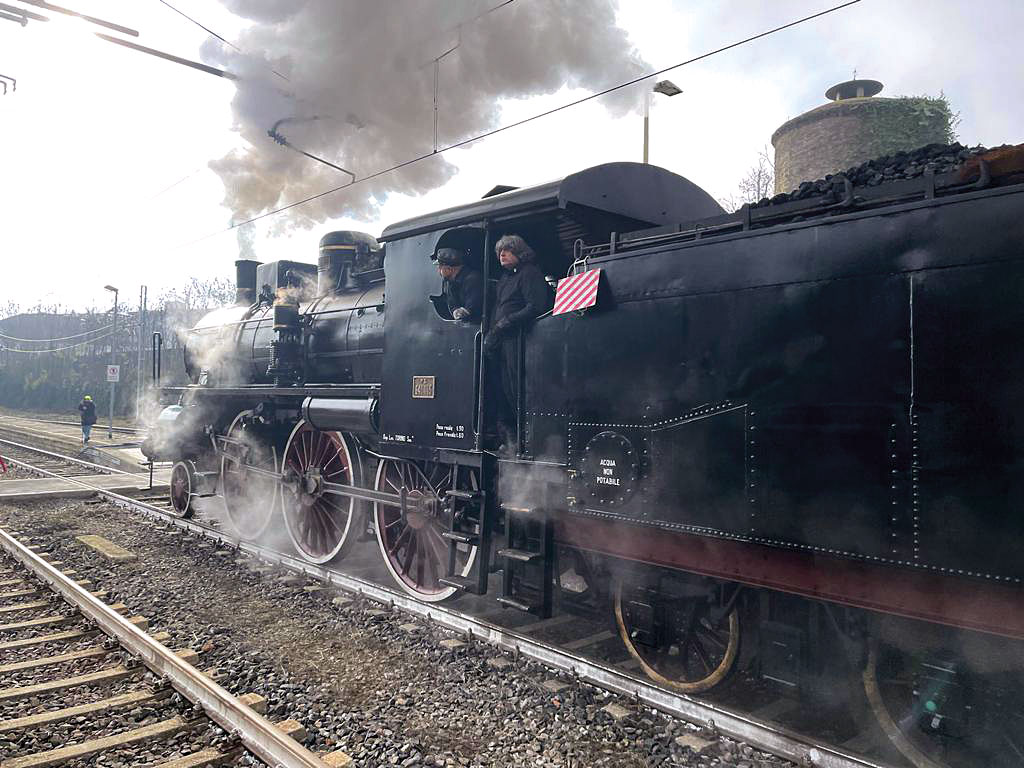 Alba, viaggi turistici sui suggestivi treni storici con locomotiva a vapore