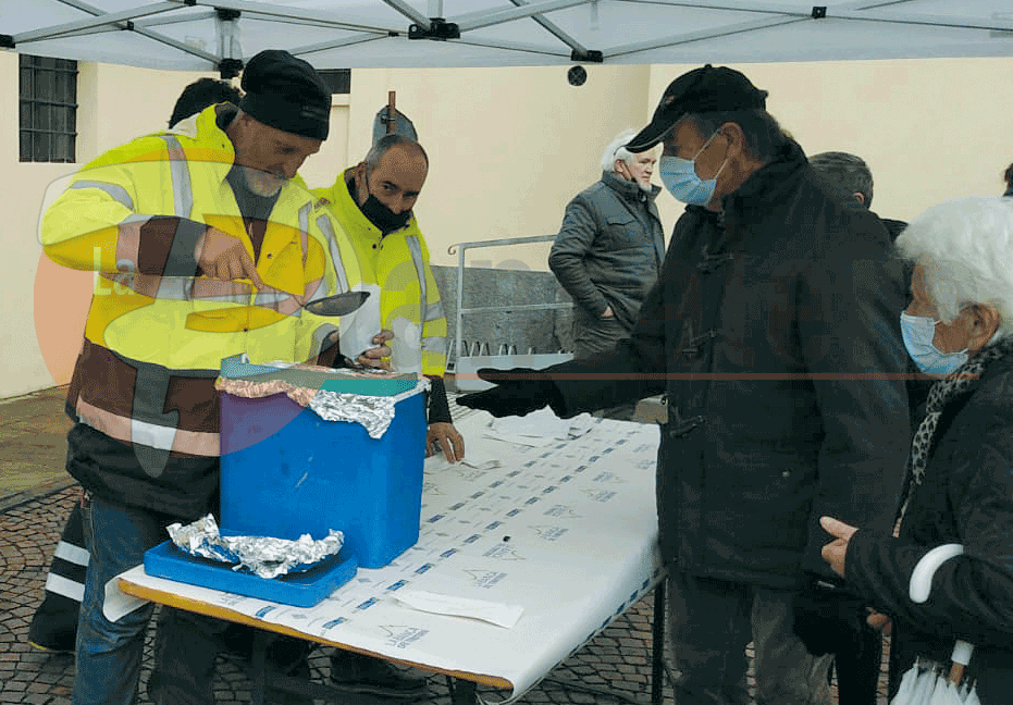 La Protezione Civile ha distribuito caldarroste il giorno dei Santi