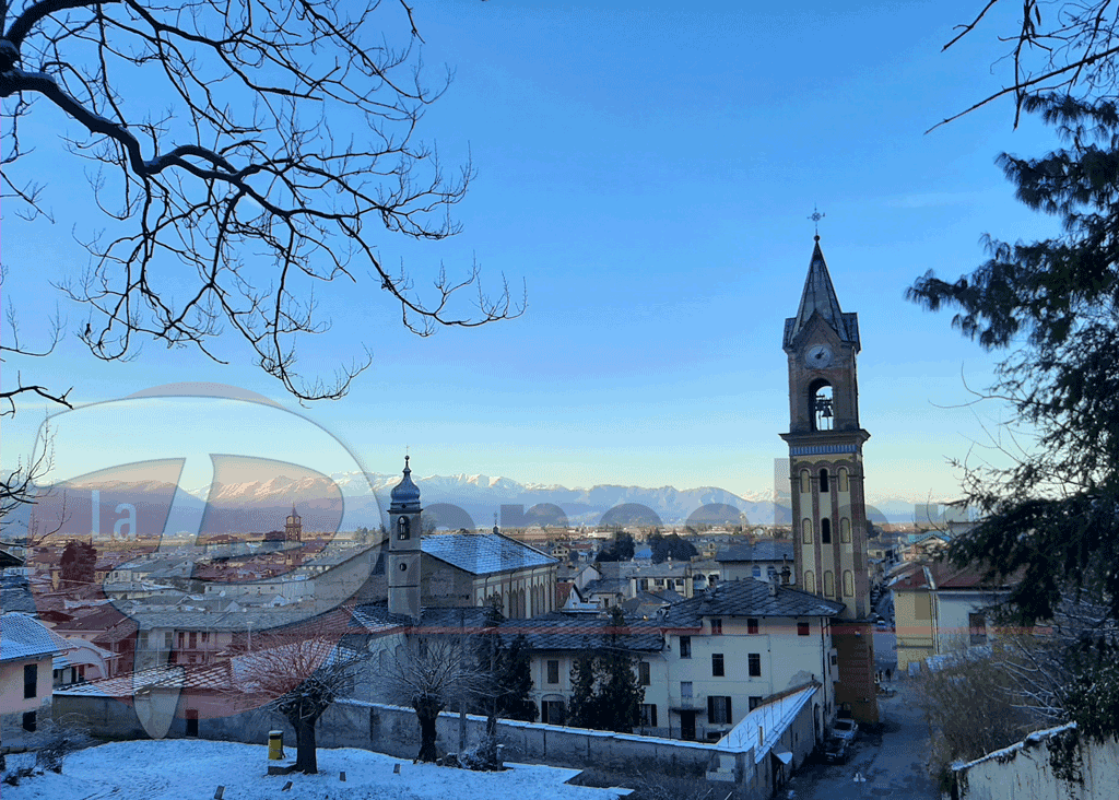 Passeggiata sulla rocca di Cavour in notturna per ammirare il presepe