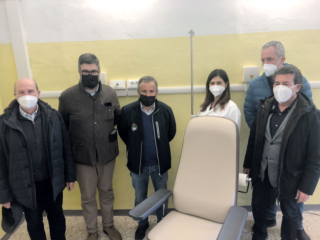 Fidas dona poltrona per donazioni di sangue ed ergociclometro all’ospedale di Saluzzo