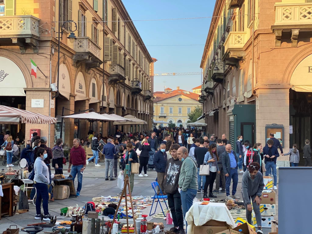 Pasquetta con il MercAntico di piazza Garibaldi a Saluzzo