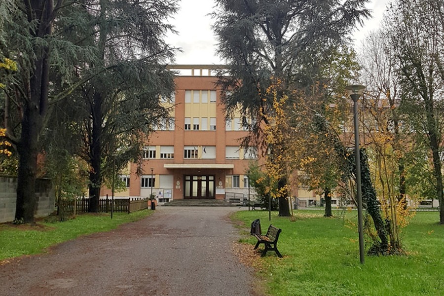 Gli studenti di Sommariva Bosco piantano nuovi alberi, simbolo del futuro