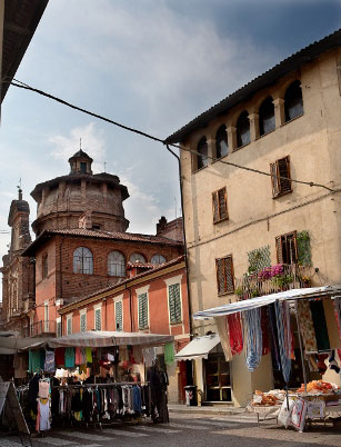 Mercato-via-Valobra-carmagnola-foto-claudio-massarente