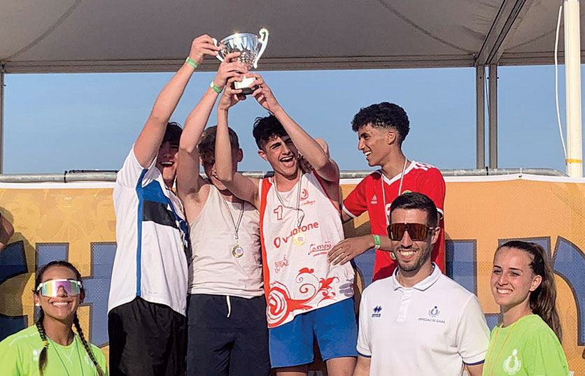 Liceo Bobbio. La seconda F ha vinto il torneo di beach volley di Bibione