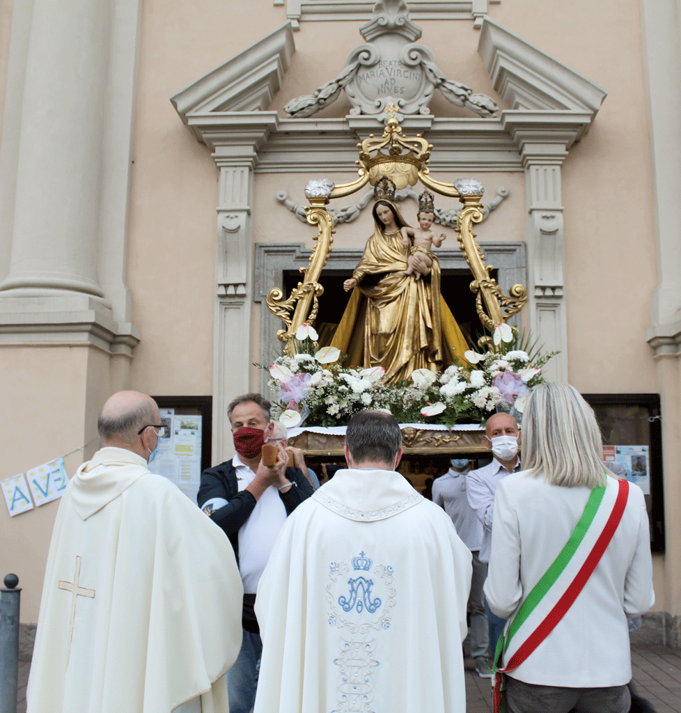 Salsasio, la festa patronale si apre con la fiaccolata