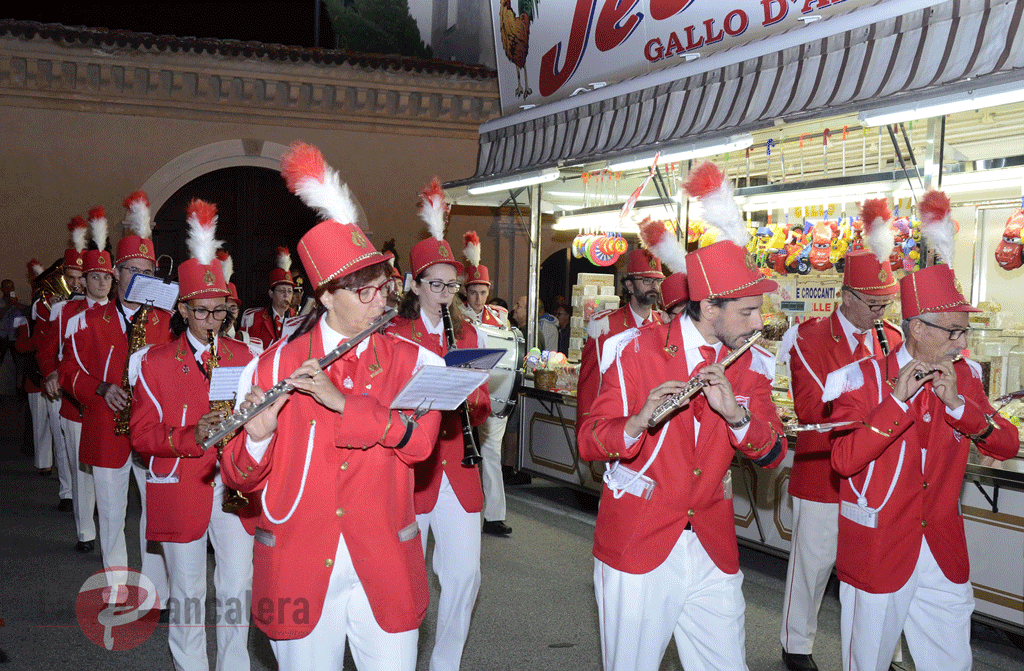 Festa patronale a Vigone, inaugurazione con la Vigoneisa e le mojorettes