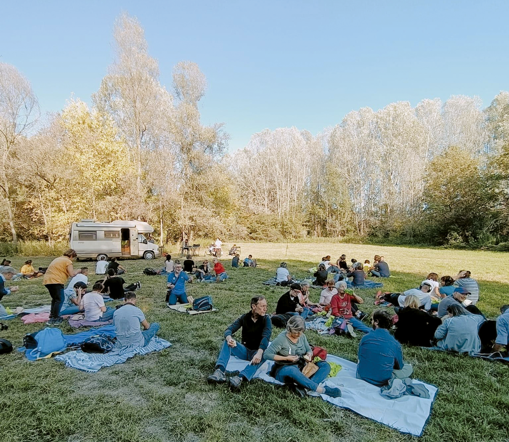 Oltre cento persone al concerto silenzioso al bosco del Gerbasso