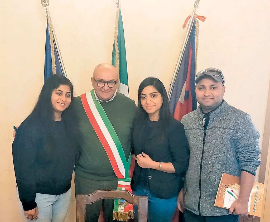 Tre giovani fratelli indiani ricevono a Moretta la cittadinanza italiana
