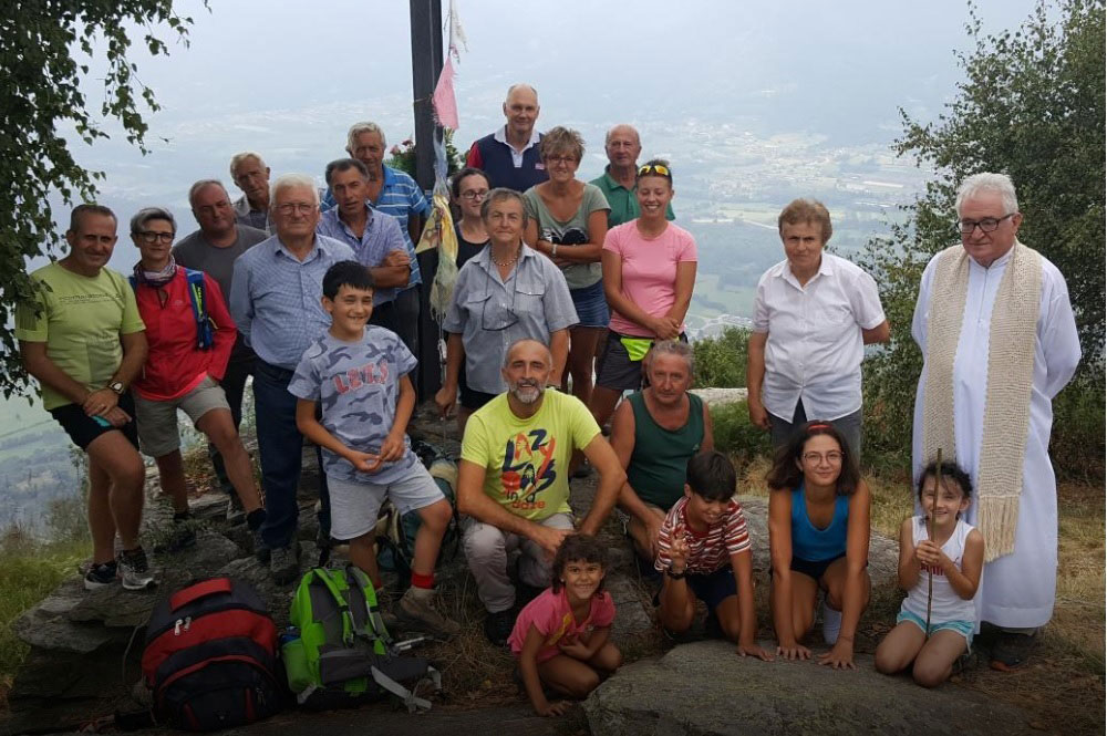 Rifreddo. Festa alla croce sulla sommità del Monte Bracco