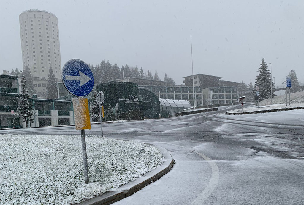 Spartineve in azione a Sestriere per la nevicata fuori stagione