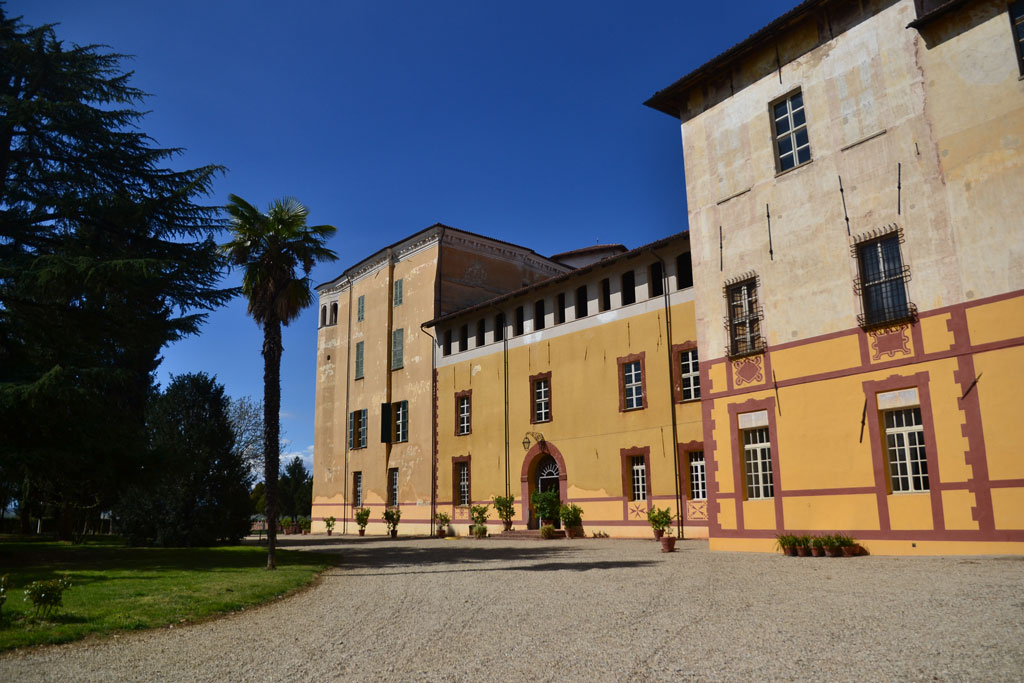Castello-di-Sanfrè