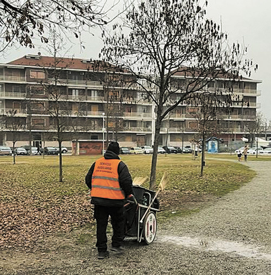 Carmagnola, il Comune coinvolge i disoccupati per pulire le strade