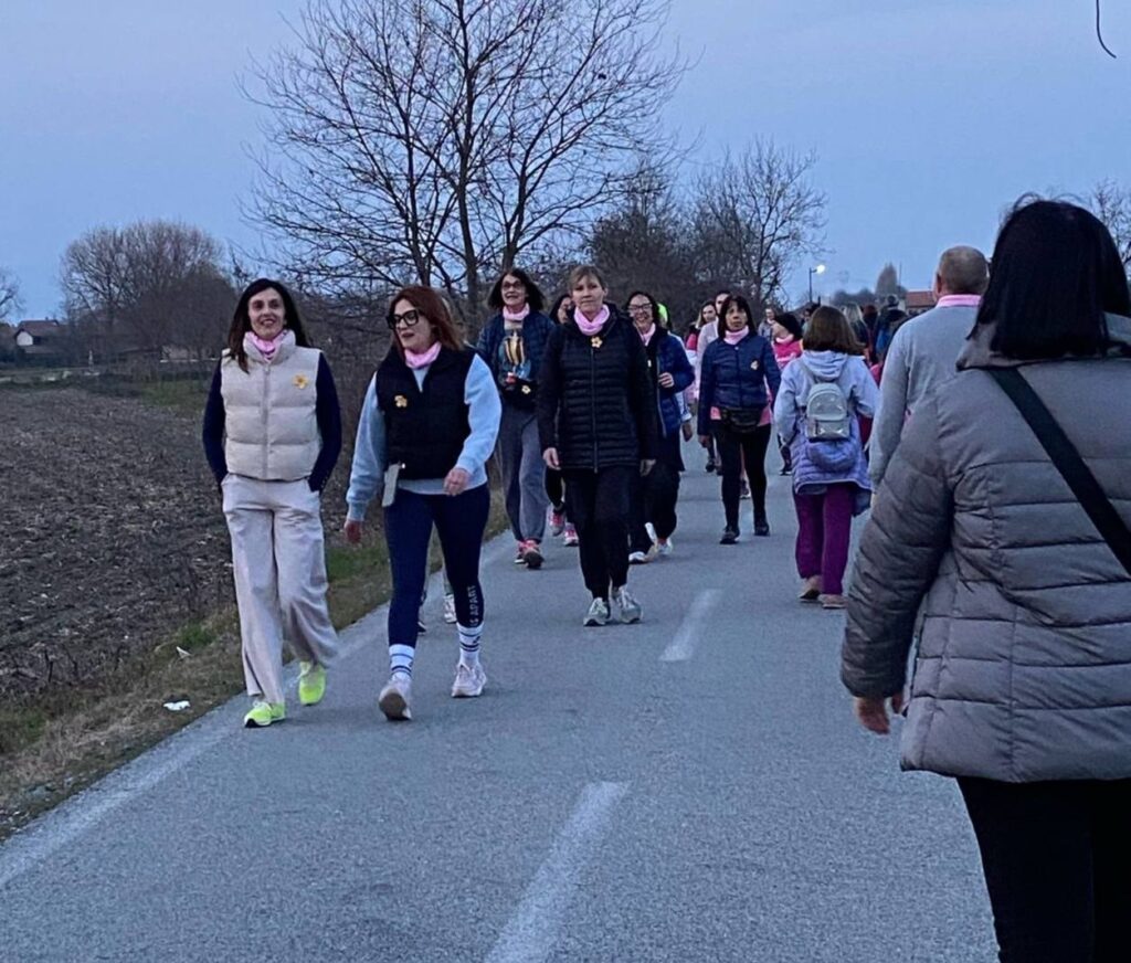 gente cammina vigone