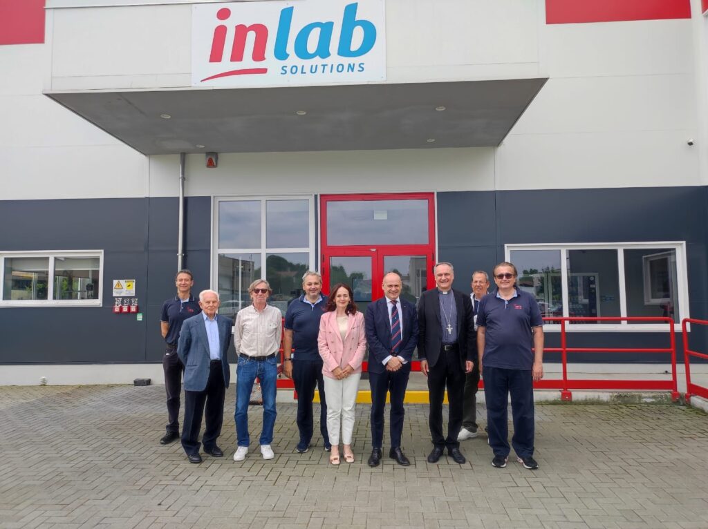Sua eminenza Cardinal Mauro Gambetti visita lo stabilimento Inalpi