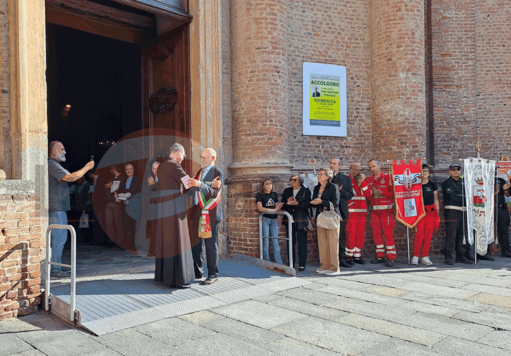 Don Martino Ferraris, nuovo parroco di Carignano, accolto dalla comunità